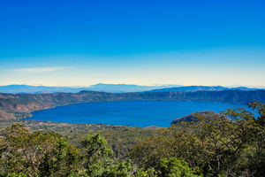 Salvador: un immense lac envahi d'algues vertes, pêche et tourisme à l'arrêt