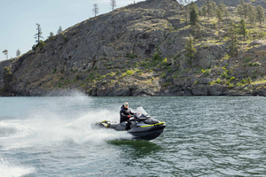 Sea-Doo améliore la connectivité de ses motomarines et augmente la puissance de ses pontons Switch pour 2026