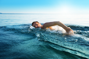 Les 5 bienfaits de la nage en eau de mer