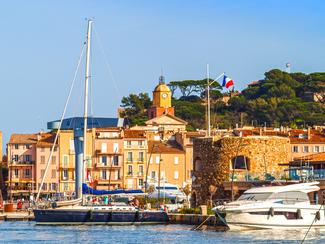 Escale au port de Saint-Tropez, entre jet-set...