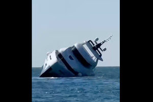 Un yacht d’un million de dollars coule quelques minutes après sa mise à l’eau