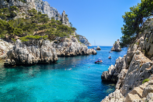 5 spots incroyables pour nager dans des eaux cristallines en France