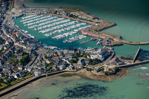 La Solitaire du Figaro 2025 : Saint-Vaast-La-Hougue ouvre son village et célèbre l’arrivée des skippers