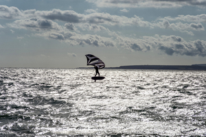 Wingfoil en solo : la check-list sécurité à ne jamais négliger