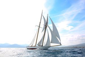 Les coutumes nautiques d’hier à aujourd’hui : superstitions et traditions à bord