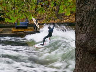 Le surf de rivière : quand les vagues...