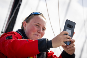 La Solitaire du Figaro Paprec : Anaëlle Pattusch sur Humains en action se déroute