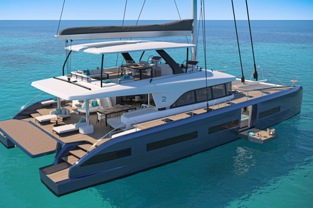 Un grand yacht aux proportions harmonieuses.