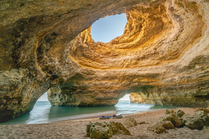 Les grottes marines de Lagos : joyaux sculptés par l’Atlantique