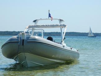 Faut-il louer ou acheter un semi-rigide ?