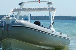 Faut-il louer ou acheter un semi-rigide ?