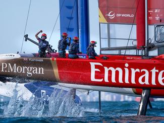 SailGP Cádiz : Emirates GBR frappe fort et...
