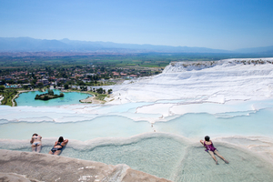 Où trouver des piscines d'eau chaude naturelle ?