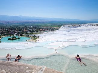 Où trouver des piscines d'eau chaude naturelle ?
