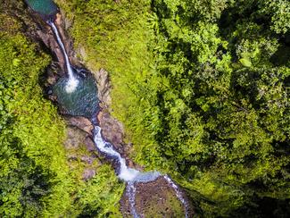 Randonnées et cascades dans les îles de...