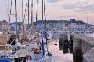 Déchets, eaux grises et noires : ce que dit la loi en zone portuaire et côtière