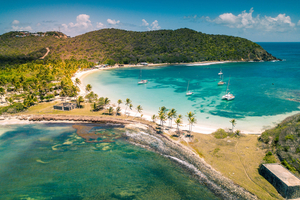 Les Grenadines en voilier : itinéraire d’île en île entre Tobago Cays et Bequia