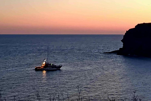 Incendie maîtrisé à bord d’un voilier au mouillage à Belle-Île : une soirée mouvementée mais sans drame