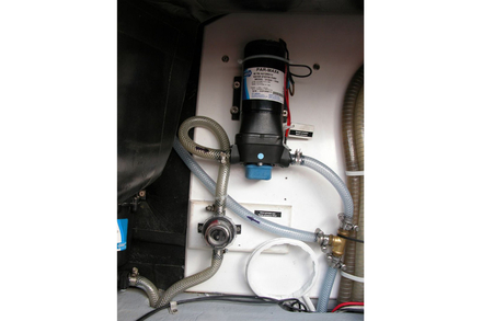 Circuit eau sous pression pompe de distribution