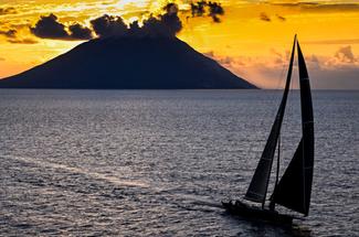 Rolex Middle Sea Race 2025 : les leaders accélèrent le tempo