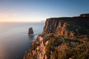 Trésors cachés de la côte tasmanienne : là où la mer sculpte la pierre