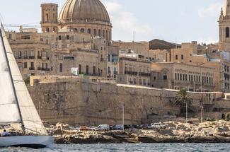 Rolex Middle Sea Race 2025 : quand la Méditerranée unit toutes les génér...