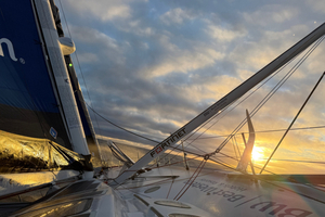 Transat Café L’OR : entre orages et espoirs dans le Golfe de Gascogne