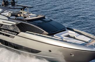 Riva 82’ Diva : l’élégance ouverte sur la mer