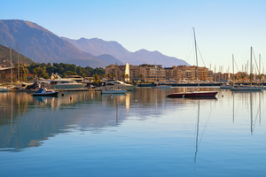 Comment bien équiper son bateau pour naviguer dans le froid : voiles, chauffage et électronique