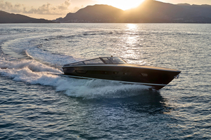 Itama 54 : le retour éclatant de l’élégance italienne en mer