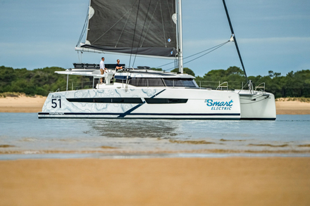 La gamme des catamarans Fountaine Pajot est proposee avec une motorisation electrique comme ici l'Aura 51. La gamme des catamarans Fountaine Pajot est proposee avec une motorisation electrique comme ici l'Aura 51.