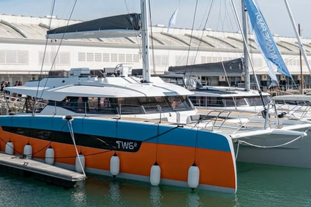 Le Samana 59 est le premier catamaran equipe d'une motorisation hybride electrique a hydrogene