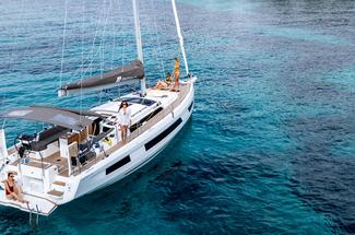 Salon Nautique de Marseille 2025 : Dufour expose sa gamme complète à flot