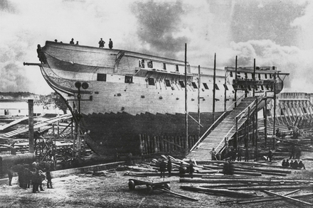 La plus ancienne photographie connue de la Constitution en cours de reparations en 1858. La plus ancienne photographie connue de la Constitution en cours de reparations en 1858.