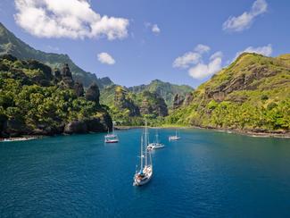 Les îles Marquises : navigation entre volcans...