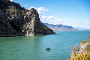 Buffalo Bill Reservoir : un lac spectaculaire entre histoire de l’Ouest et nature sauvage