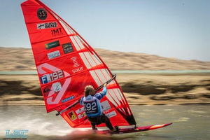 Windsurf vers le futur : le sportif français le plus titré Antoine Albeau tutoie les 100km/h