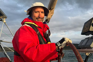 Un chercheur bordelais traverse l’Atlantique pour traquer plastiques et algues sargasse