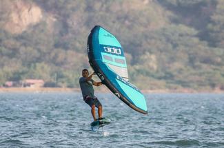 Wing foil : les meilleurs et plus beaux spots du monde pour progresser v...