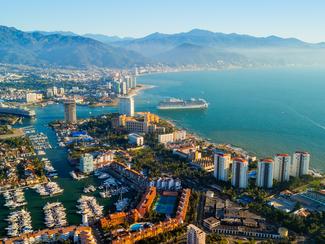 Baie de Puerto Vallarta : navigation paisible...