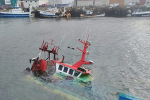 VIDÉO – Un chalutier coule un bateau dans le port de Saint-Guénolé après une manœuvre accidentelle