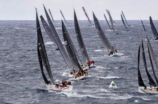 Rolex Sydney Hobart 2025 : un départ intense sous un ciel lourd et des c...