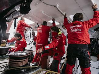 Trophée Jules Verne : Sodebo Ultim 3 file à...