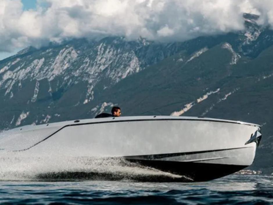 Électrique, foil, voile : les 10 bateaux qui ont marqué l’année 2025 ...