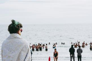 Bains d’hiver : une pratique en plein essor, des risques encore trop sou...