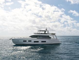 Azimut Fly 82 : design, volumes et vie à bord...