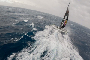 Trophée Jules Verne : Sodebo Ultim 3 affronte 45 nœuds de vent et une mer déchaînée dans le Grand Sud