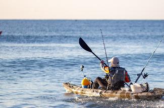 Pêcher en kayak, une autre façon d’aborder la mer et la pêche