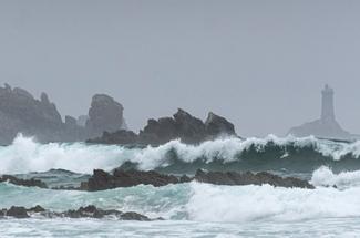 Tempête Goretti : la mer déchaînée frappe la Manche avec des rafales his...