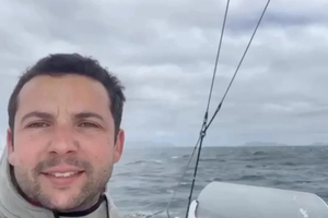 Guirec Soudée aperçoit les Malouines après des jours seul dans l’océan Austral